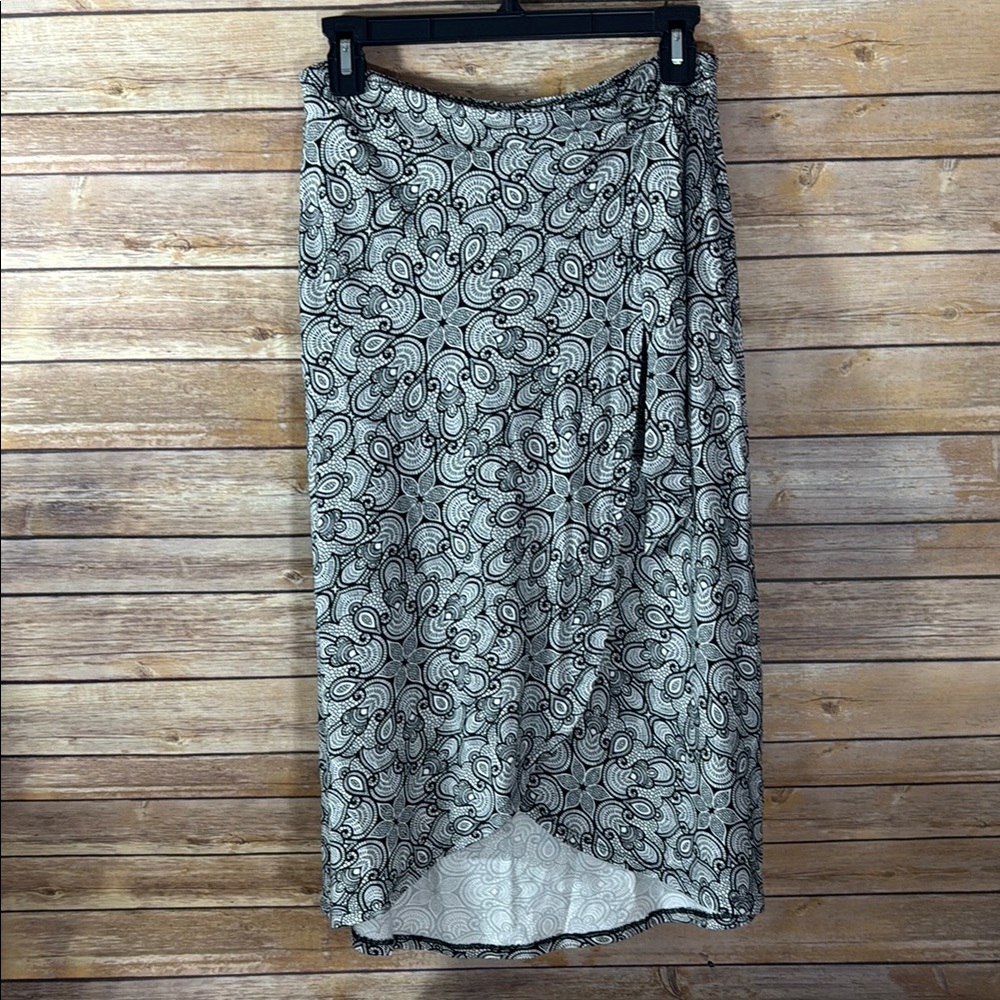 Adrienne Vittadini  Black and White Patterned Skirt